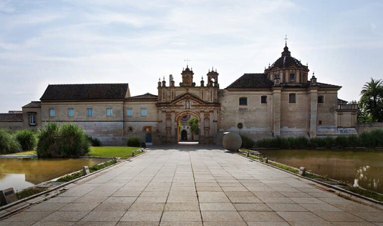 El Monasterio Santa María de las Cuevas, en Sevilla, sede del Centro Andaluz de Arte Contemporáneo.