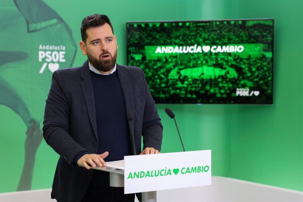 El-PSOE-critica-la-retirada-de-banderolas-del-17M-en.jpg