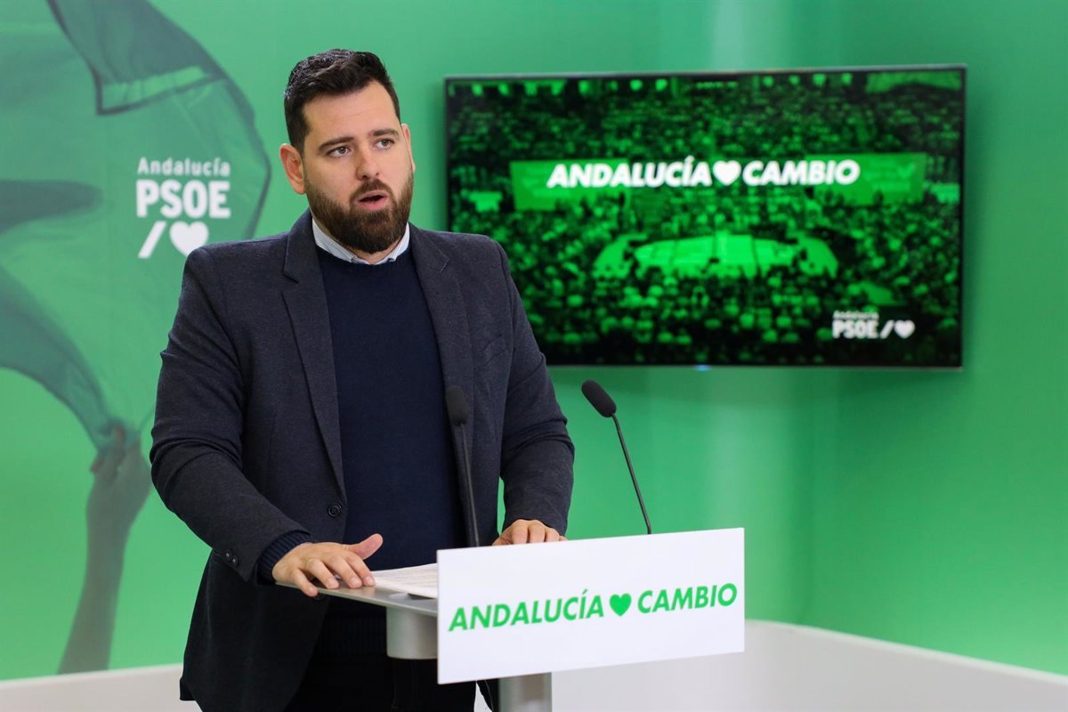 El-PSOE-critica-la-retirada-de-banderolas-del-17M-en.jpg