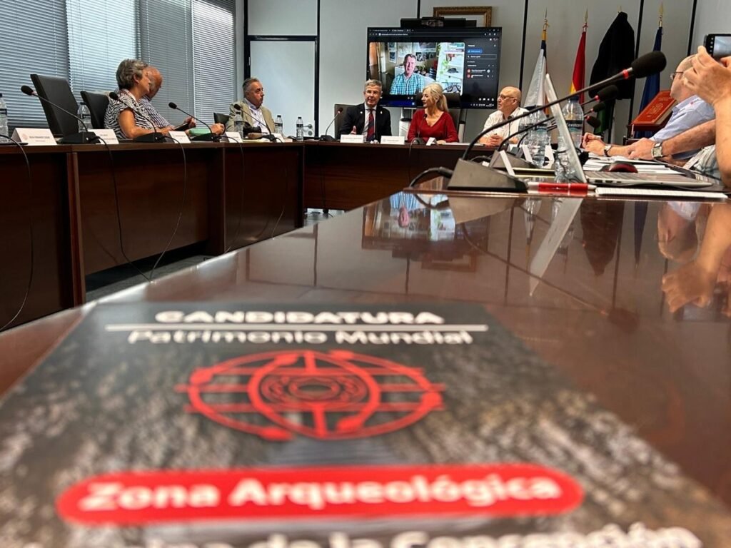 Reunion-para-impulsar-candidatura-de-dolmenes-de-Valencina-a-Patrimonio.jpg