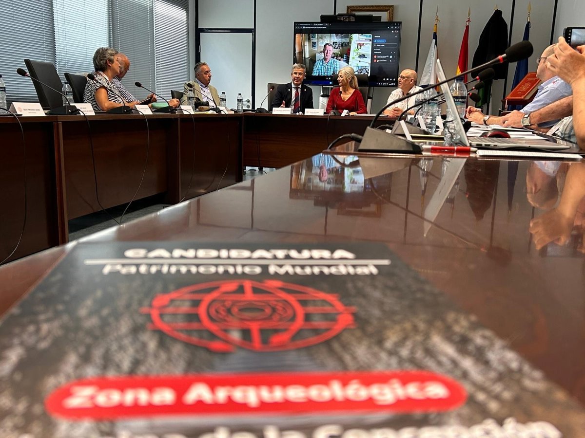 Reunion-para-impulsar-candidatura-de-dolmenes-de-Valencina-a-Patrimonio.jpg