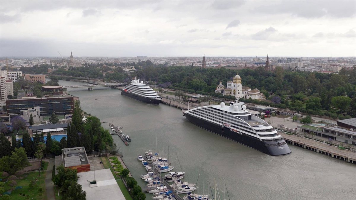 Sevilla-recibe-por-primera-vez-dos-cruceros-gemelos-de-lujo.jpg